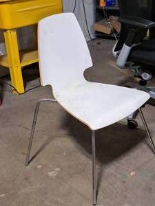 lot 100 image: Item halted