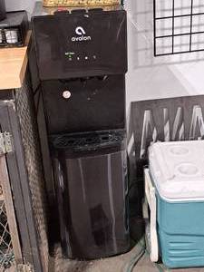 lot 114 image: Avalon Water Dispenser