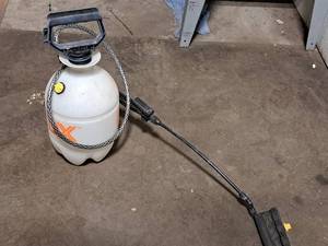 lot 128 image: HDX Pump Sprayer