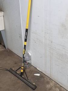 lot 129 image: Quickie 24 Dual Blade Floor Squeegee