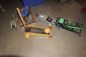 lot 88 image: Assorted Jacks and Jack Stands