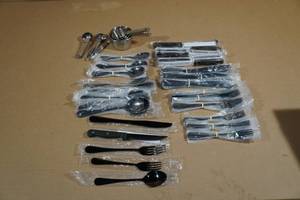 lot 89 image: Assorted Kitchen Utensils
