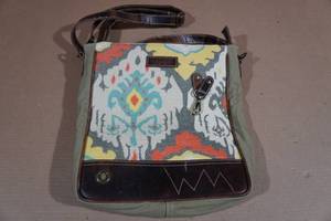 lot 128 image: Sixtease Purse