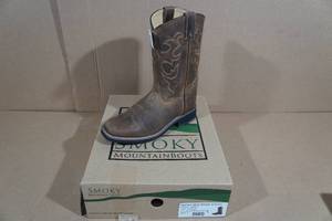 lot 130 image: Smoky Mountain Boots -Youth Size 5