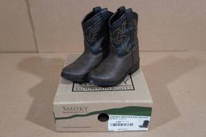 lot 132 image: Smoky Mountain Boots -Toddler Size 6