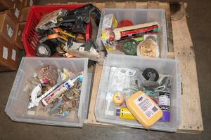 lot 187 image: Assorted Hardware - Hole Saws, Fittings