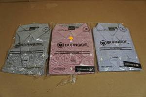 lot 192 image: 3 Mens Dress Shirts -Large