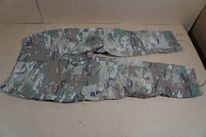 lot 199 image: Military Style Pants -Medium