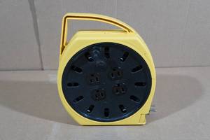 lot 214 image: Multi Plug Reel