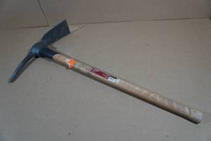 lot 217 image: Husky 5lb Pick Mattock