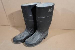 lot 220 image: Servus Steel Toe Poly Boots - Size 12