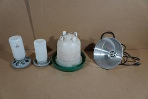 lot 225 image: Self Feeding Food Dispensers with Heat Lamp