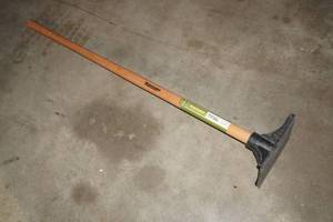 lot 228 image: Yardworks 8x8 Premium Grade Tamper