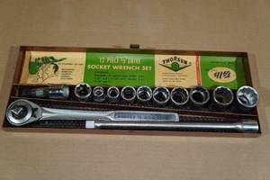 lot 17 image: 12 Drive Sockets - Craftsman Ratchet