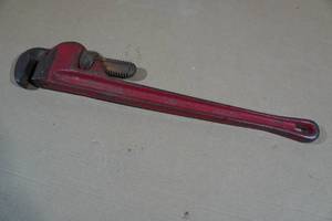 lot 19 image: Craftsman 24  Pipe Wrench