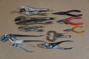 lot 24 image: Assorted Tools -Pilers, Vise Grips