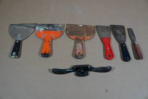 lot 26 image: Assorted Scrapers
