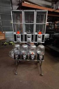 lot 1E image: Beaver Coin Operated Vending Machine Assembly