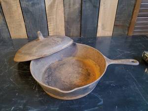 Cast Iron Chicken Frier With Lid