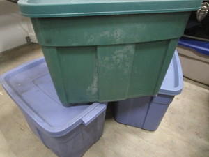 Five Rubbermaid Totes