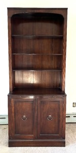 lot 7 image: Beautiful Bookshelf Cabinet Shelf with Slide Out Desk Shelf