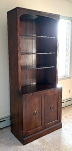 lot 8 image: Vintage Bookshelf with Slide Out Shelf