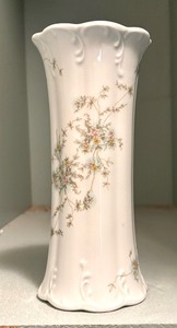 lot 26 image: Classic Vintage Rosenthal Rose Collection Vase