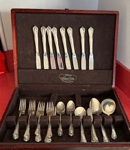 lot 3 image: Vintage Sterling Silver Oneida Community Flatware