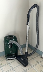 lot 31 image: Miele Vacuum
