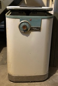 lot 11 image: Vintage General Electric Automatic Dishwasher