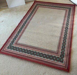 lot 18 image: Area Rug