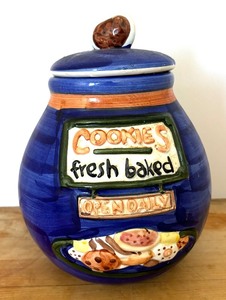 lot 70 image: Charming Cookie Jar