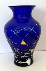 lot 79 image: Beautiful Cobalt Blue Vase