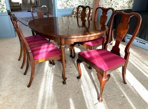 lot 5A image: Vintage Dinning Room Table with Six Charming Chairs