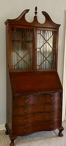 lot 4 image: Gorgeous Vintage Mahogany Drop Front Vintage Secretary Desk