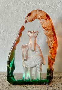 lot 43 image: Beautiful Etched Paperweight