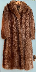 lot 45 image: Vintage Fur Coat