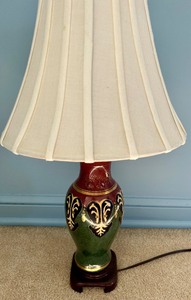 lot 48 image: Beautiful Table Lamp with Shade