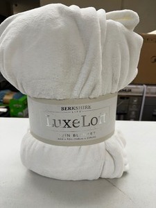 lot 151 image: New Berkshire Luxeloft Twin Size Blanket White