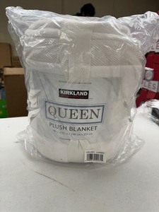 lot 152 image: New Kirkland Signature Plush Queen Size Blanket