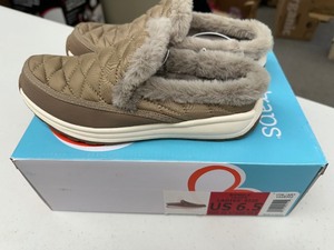 lot 146 image: New Womens Baretraps Gemma Spring  Winter Faux Fur Lined Shoes  Mules  Slippers Size 6.5 Taupe