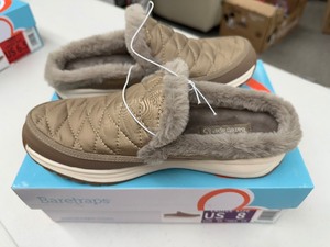 lot 145 image: New Womens Baretraps Gemma Spring  Winter Faux Fur Lined Shoes  Mules  Slippers Size 8 Taupe