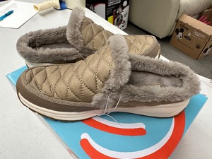 lot 165 image: New Womens Baretraps Gemma Spring  Winter Faux Fur Lined Shoes  Mules  Slippers Size 7 Taupe