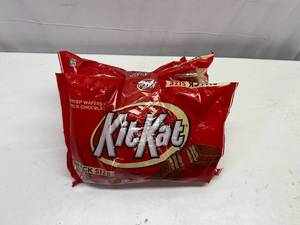 lot 92 image: 3x10.78oz Snack Size KitKats