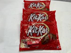 lot 93 image: 3x10.78oz Snack Size KitKats