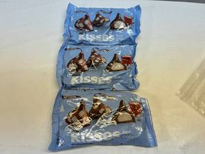 lot 94 image: 3x 9oz Hot Cocoa Kisses