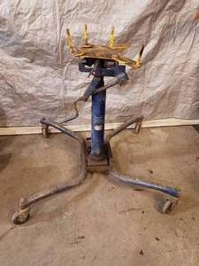 lot 15 image: Lincoln transmission Jack