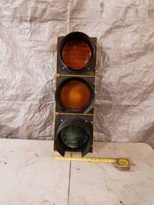 lot 21 image: 30 Stop Light