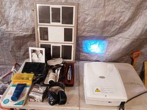 lot 32 image: 3D optics projector, frames, more