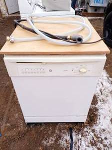 lot 41 image: GE portable dishwasher (works)